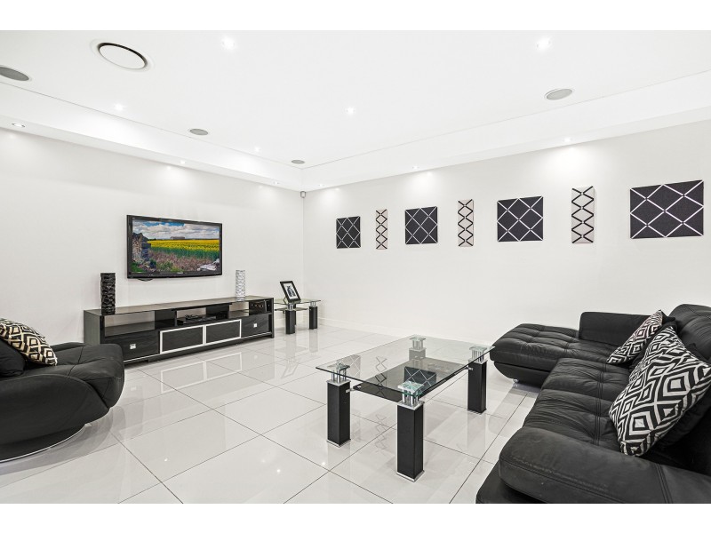 100 The Boulevarde, Oak Flats NSW 2529