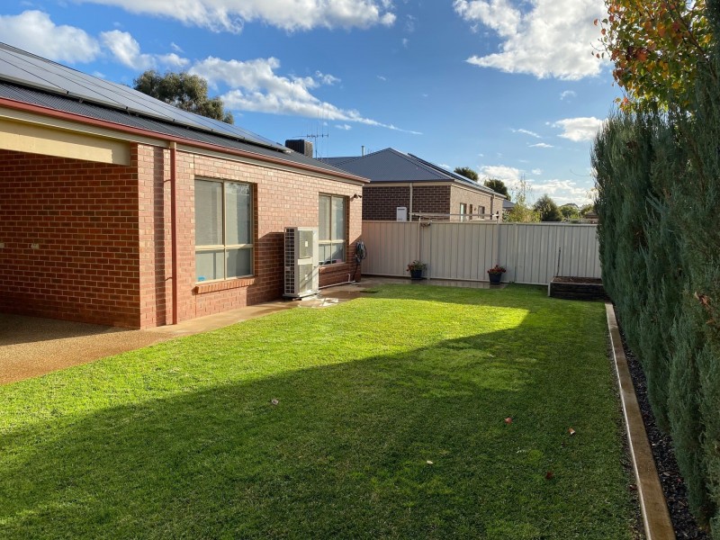 18 Dowker Street, Epsom VIC 3551