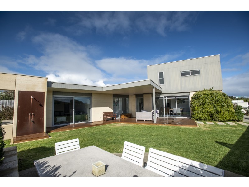 15 Marmaduke Point Rd, Gnarabup WA 6285