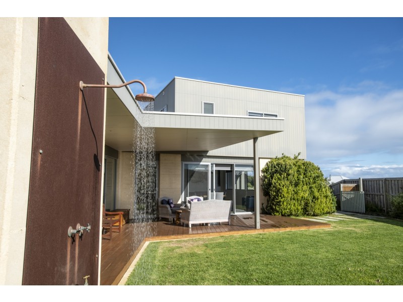 15 Marmaduke Point Rd, Gnarabup WA 6285