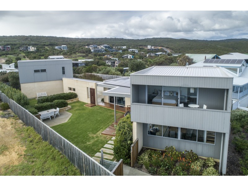 15 Marmaduke Point Rd, Gnarabup WA 6285