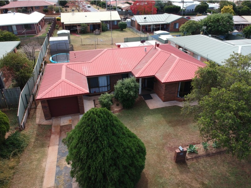 27 Riethmuller Street, Kearneys Spring QLD 4350