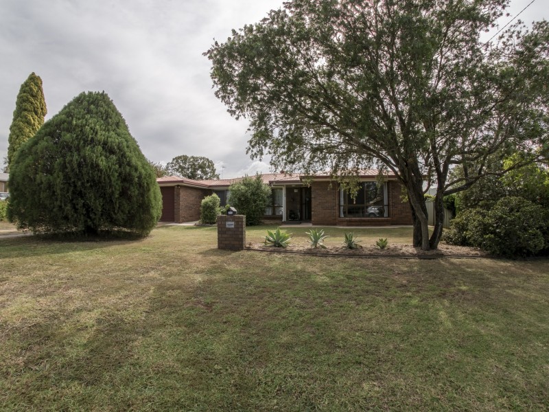 27 Riethmuller Street, Kearneys Spring QLD 4350