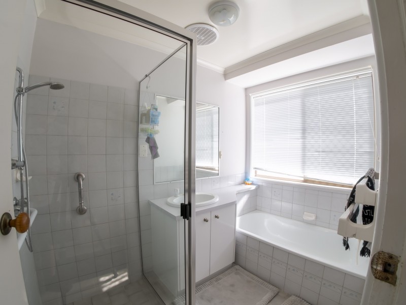 27 Riethmuller Street, Kearneys Spring QLD 4350