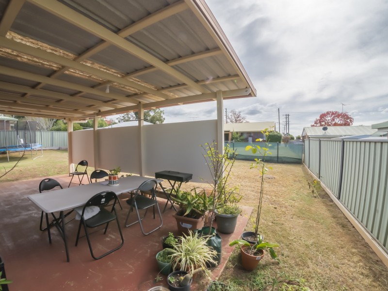 27 Riethmuller Street, Kearneys Spring QLD 4350