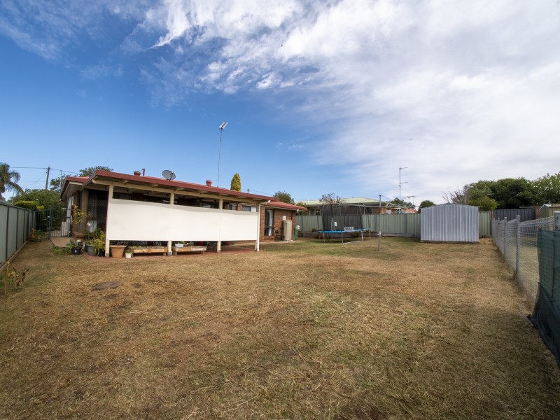 27 Riethmuller Street, Kearneys Spring QLD 4350