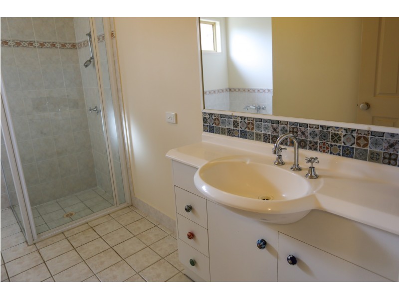 32 Pinelands Circuit, Redland Bay QLD 4165