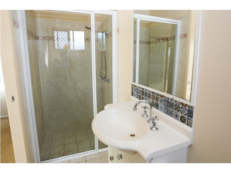 32 Pinelands Circuit, Redland Bay QLD 4165