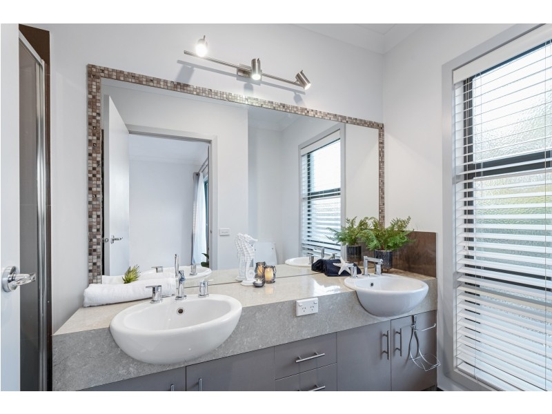 2 Lustre Close, Epping VIC 3076