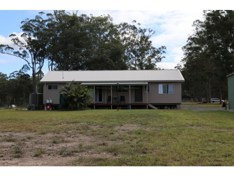 4 Frederick Dyson Close, Yarravel NSW 2440