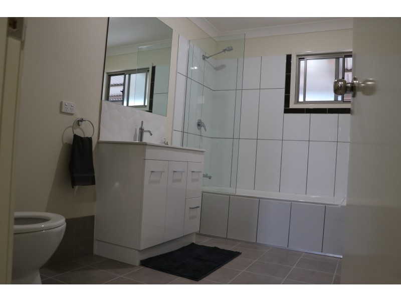 4 Frederick Dyson Close, Yarravel NSW 2440