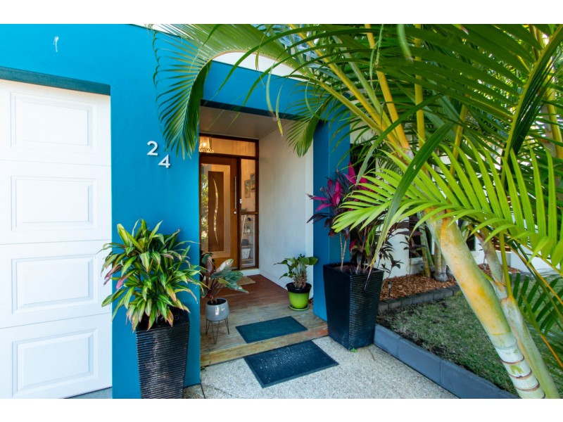 24 Miami Terrace, Blacks Beach QLD 4740