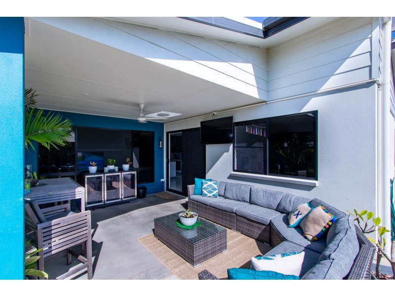 24 Miami Terrace, Blacks Beach QLD 4740