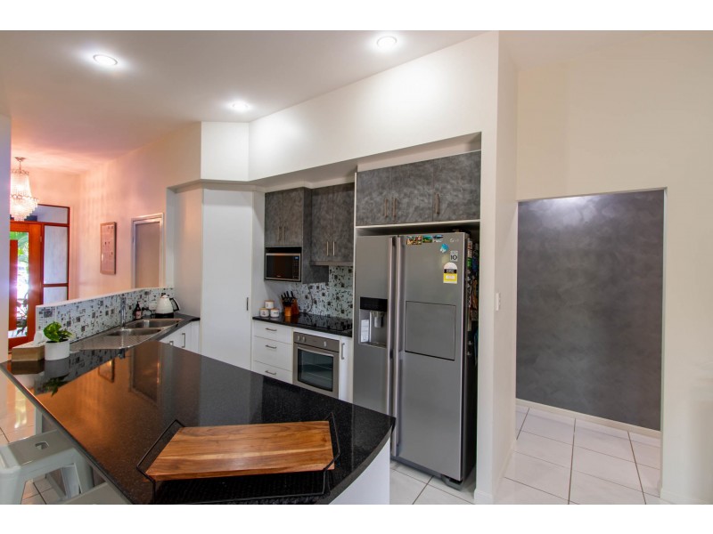 24 Miami Terrace, Blacks Beach QLD 4740