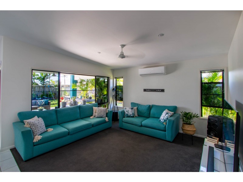 24 Miami Terrace, Blacks Beach QLD 4740