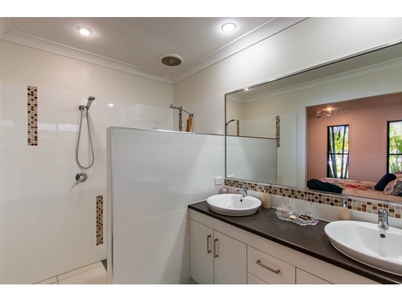 24 Miami Terrace, Blacks Beach QLD 4740