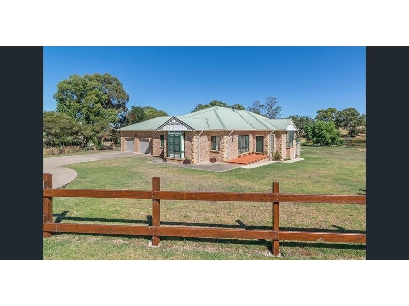 129 Emu Swamp Road, Lucknow NSW 2800