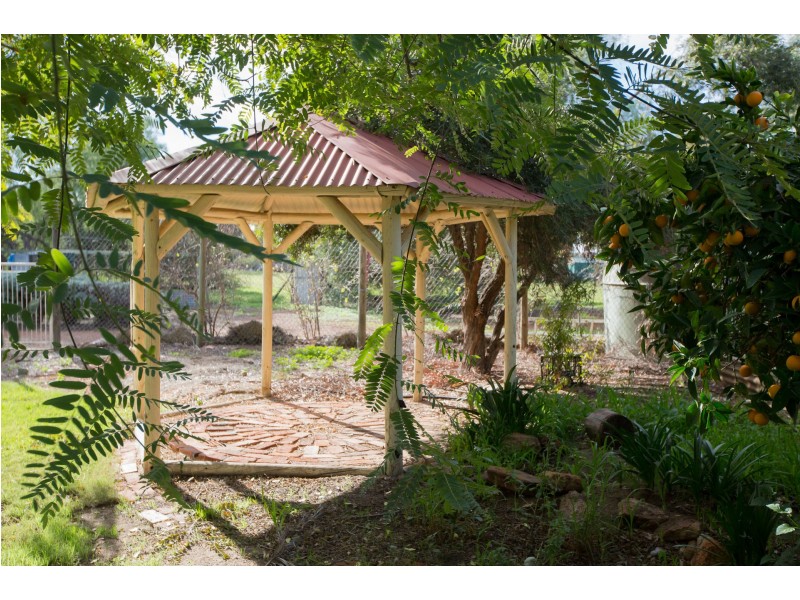 10 Edwards Street, Beverley WA 6304