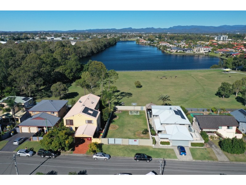 90 Bamboo Avenue, Benowa QLD 4217