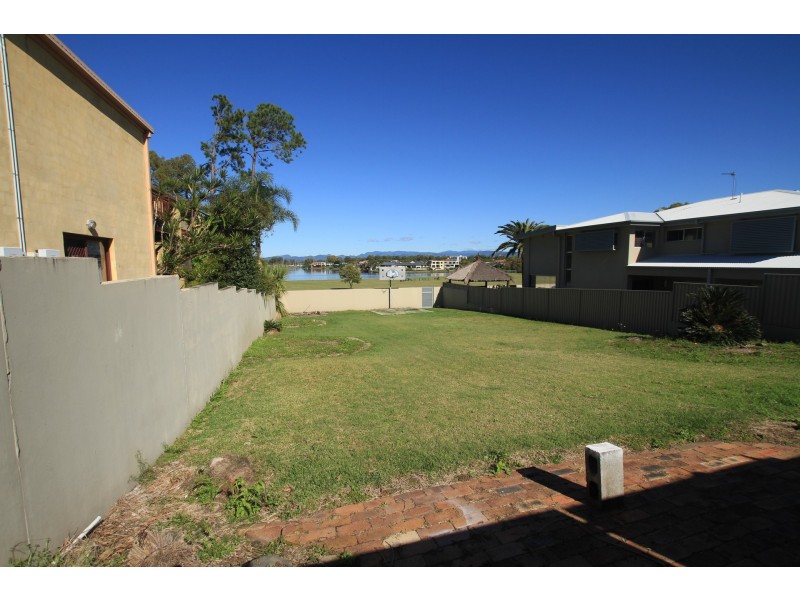 90 Bamboo Avenue, Benowa QLD 4217