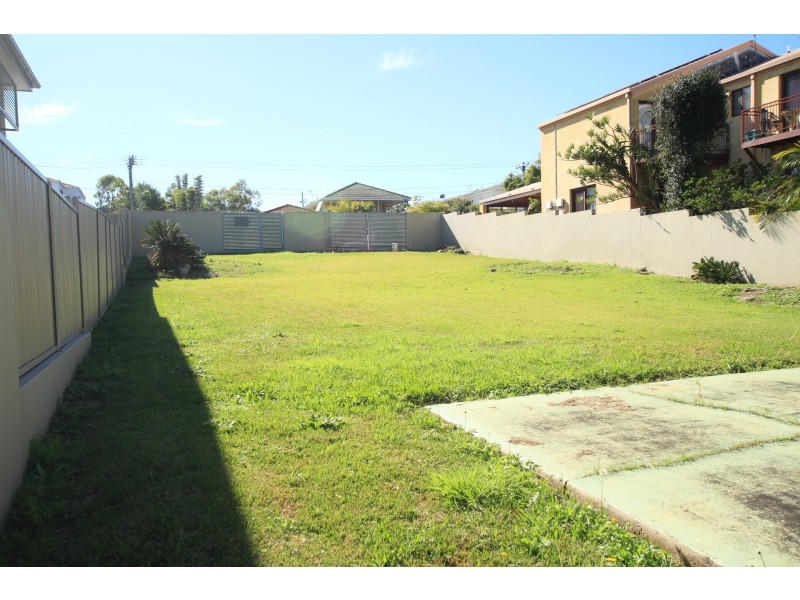 90 Bamboo Avenue, Benowa QLD 4217