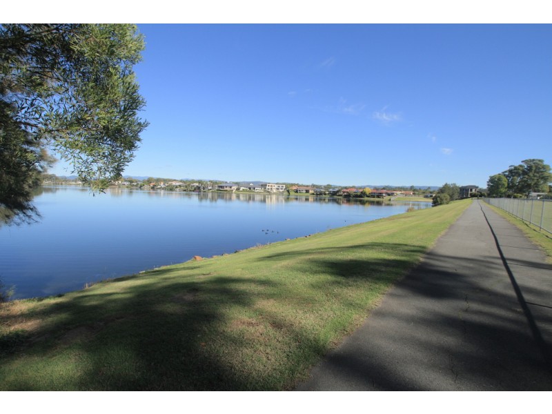 90 Bamboo Avenue, Benowa QLD 4217