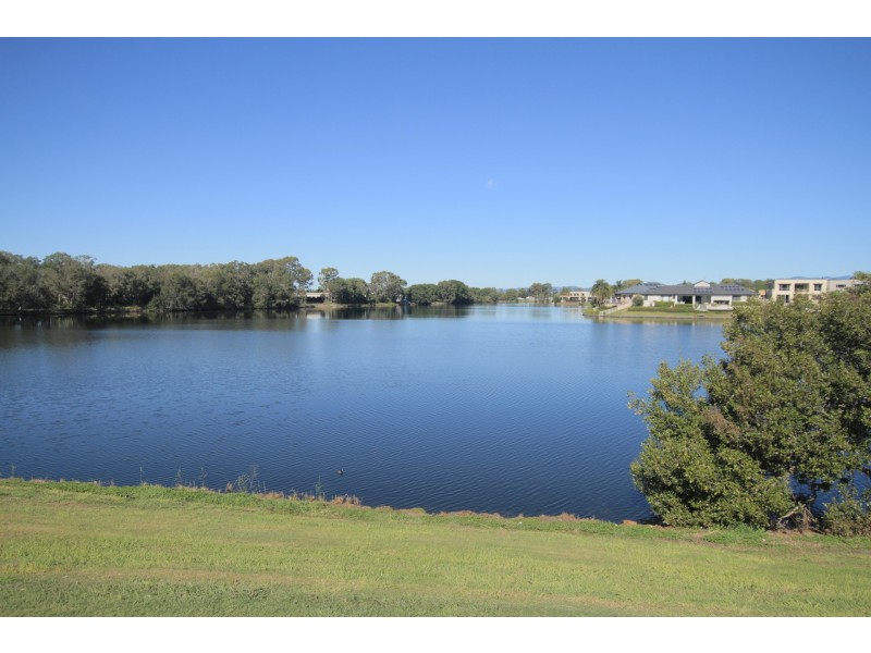 90 Bamboo Avenue, Benowa QLD 4217