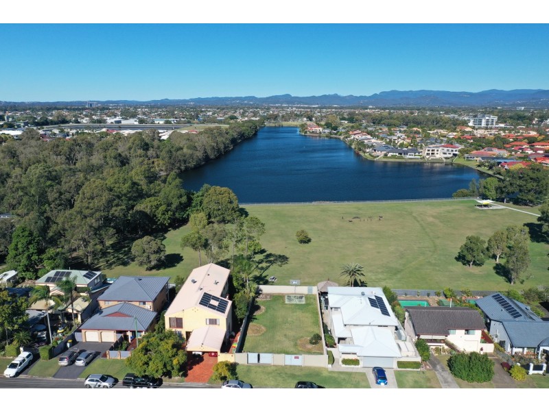 90 Bamboo Avenue, Benowa QLD 4217