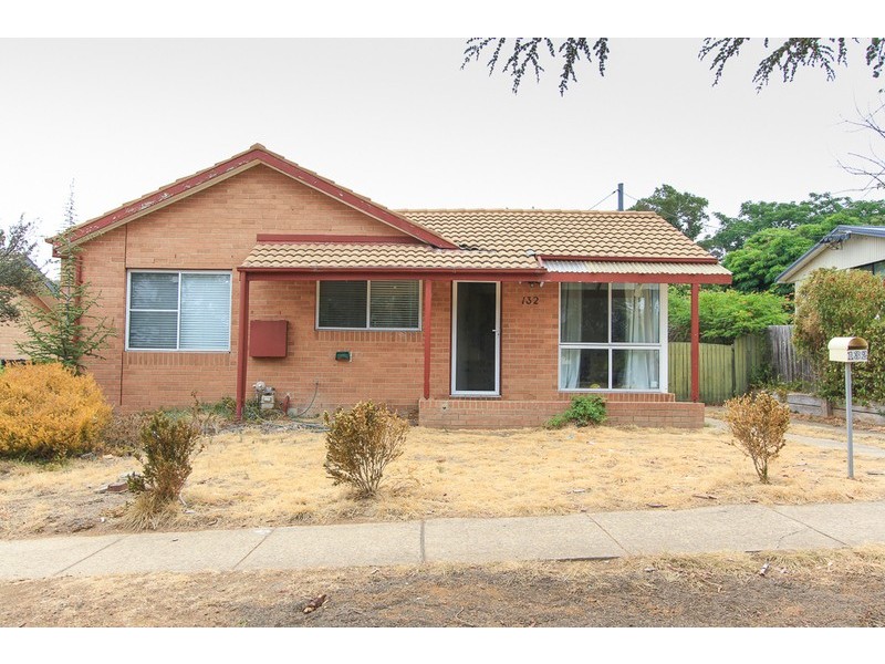 132 Captain Cook Crescent, Narrabundah ACT 2604