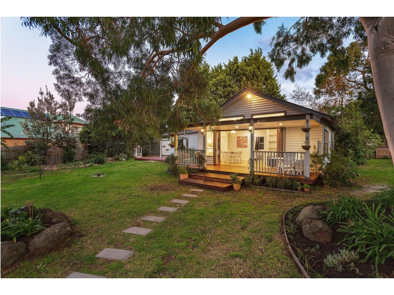 8A Bartlett Street, Frankston South VIC 3199