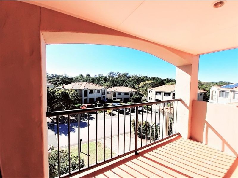 40/1 Santa Isobel Boulevard, Pacific Pines QLD 4211