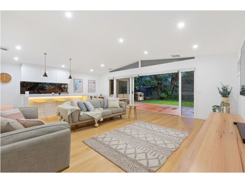 14 Stradbroke Avenue, Frankston South VIC 3199