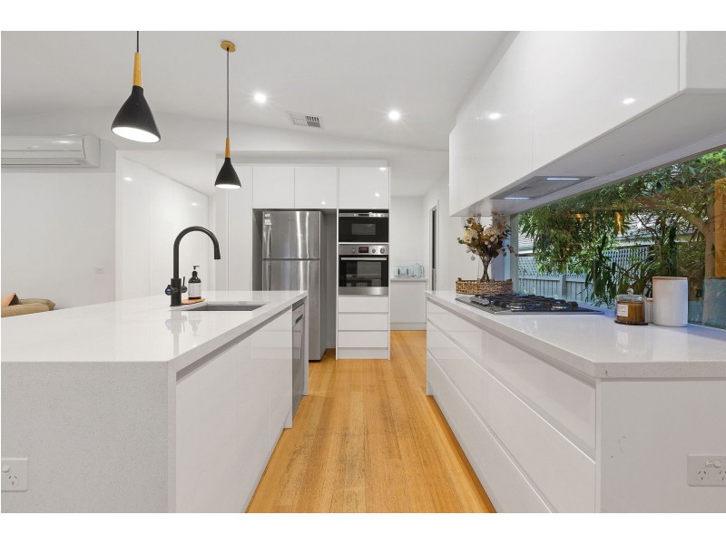 14 Stradbroke Avenue, Frankston South VIC 3199