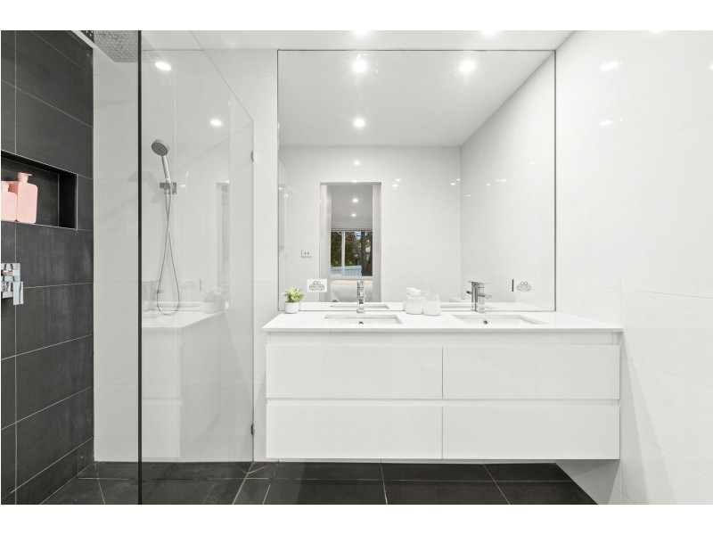 14 Stradbroke Avenue, Frankston South VIC 3199