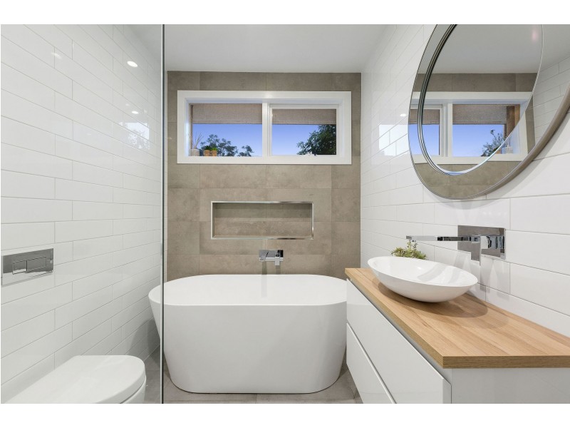 14 Stradbroke Avenue, Frankston South VIC 3199