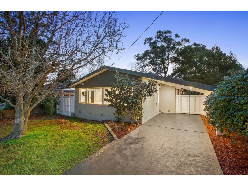 14 Stradbroke Avenue, Frankston South VIC 3199