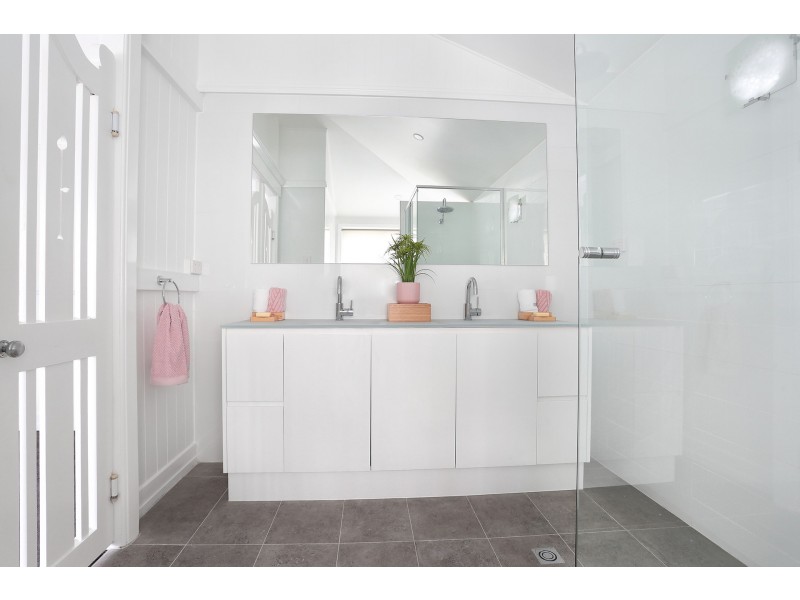 24 Jellicoe Street, Coorparoo QLD 4151