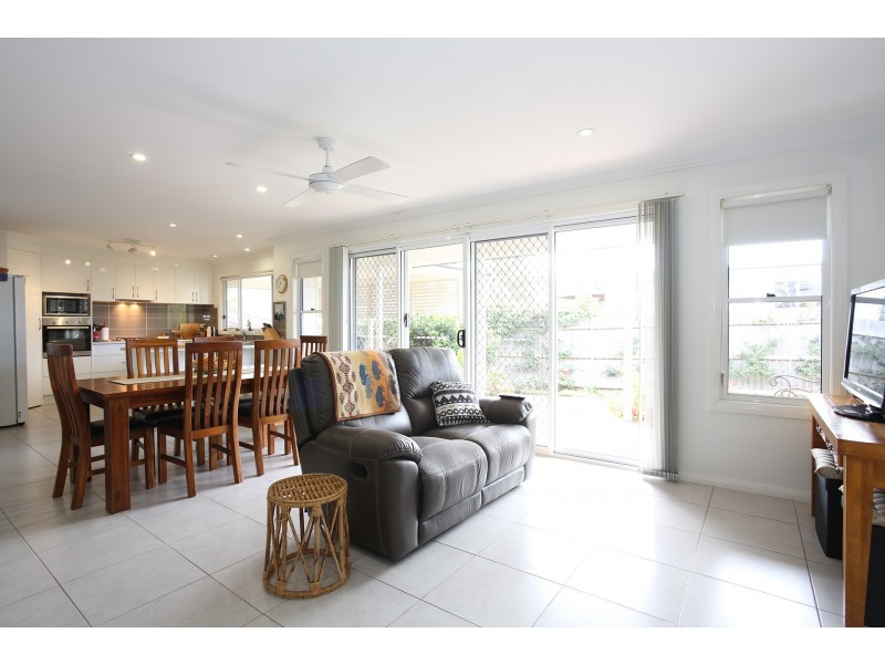 18 Nirringa Road, Summerland Point NSW 2259