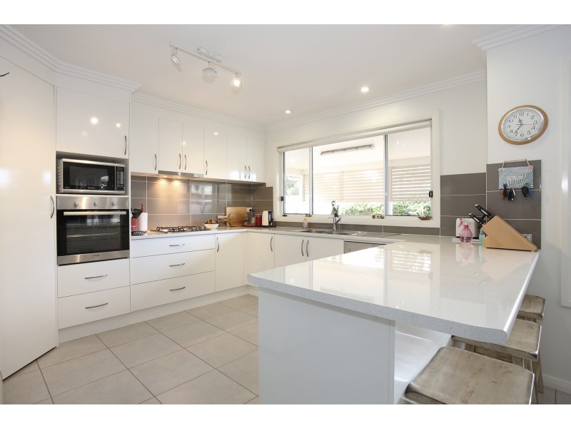 18 Nirringa Road, Summerland Point NSW 2259