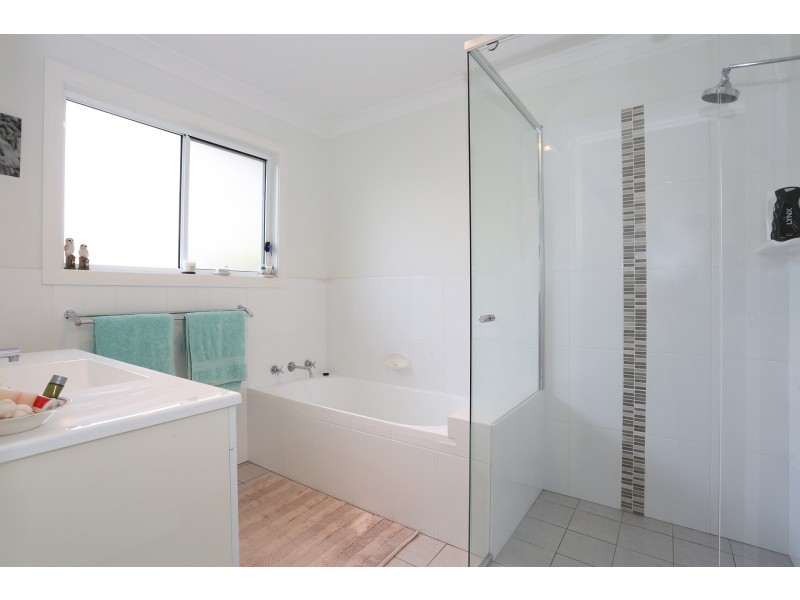 18 Nirringa Road, Summerland Point NSW 2259