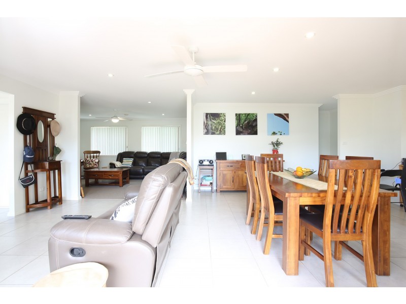 18 Nirringa Road, Summerland Point NSW 2259