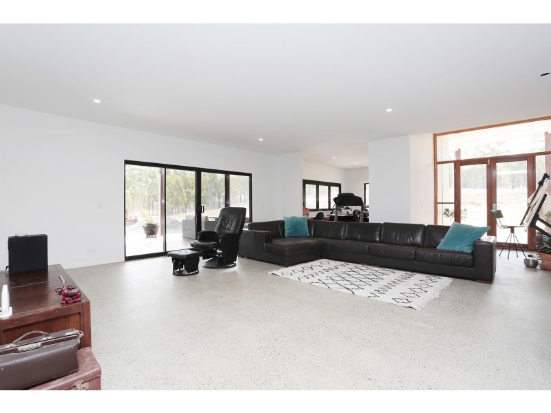 Peak Crossing QLD 4306