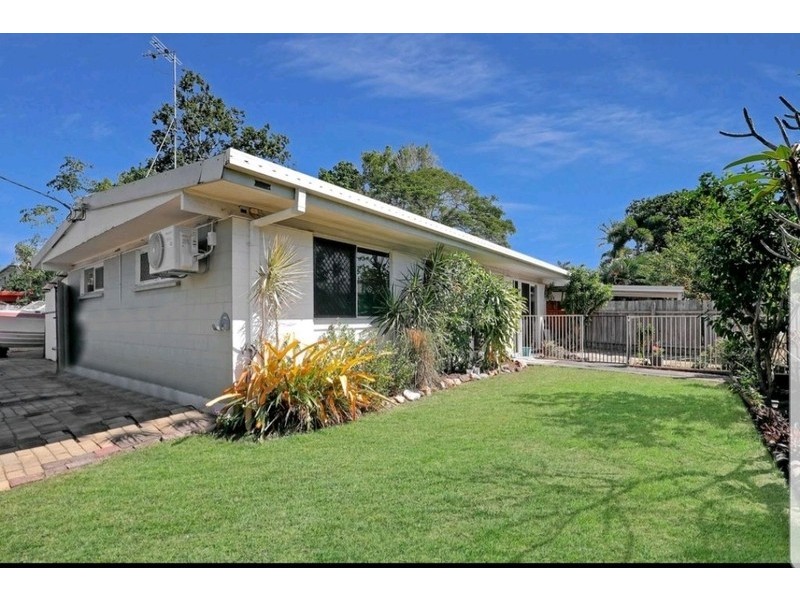 1/17 Bouganvillea Street, Holloways Beach QLD 4878