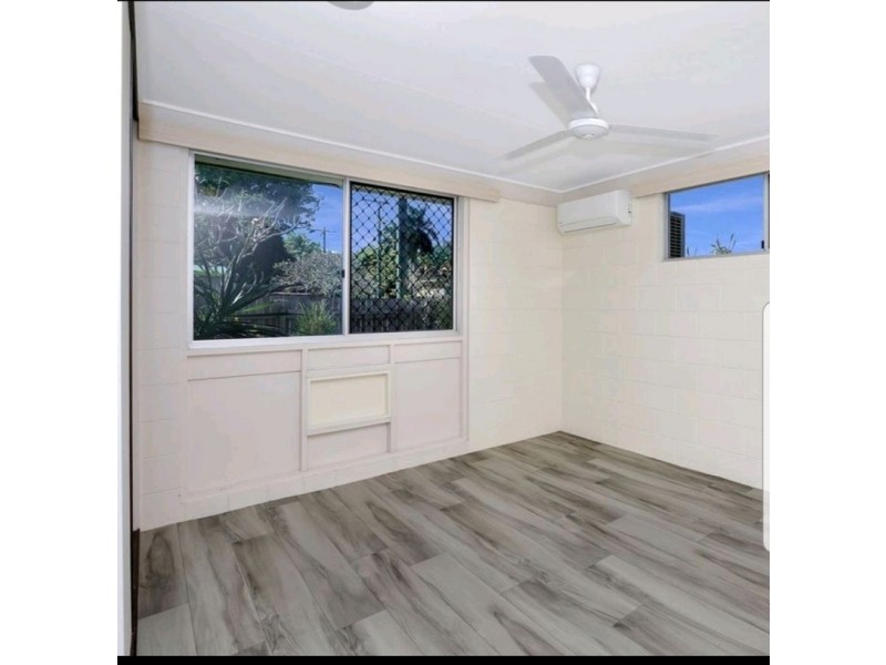 1/17 Bouganvillea Street, Holloways Beach QLD 4878