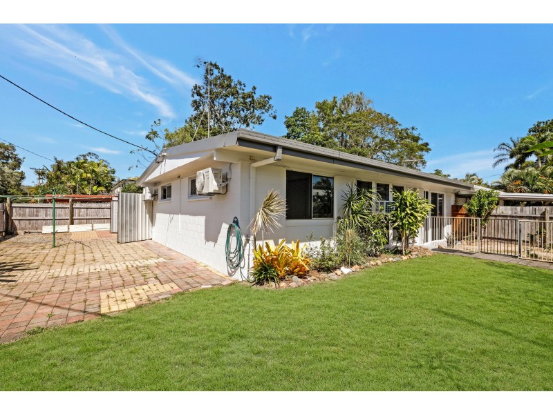 1/17 Bouganvillea Street, Holloways Beach QLD 4878