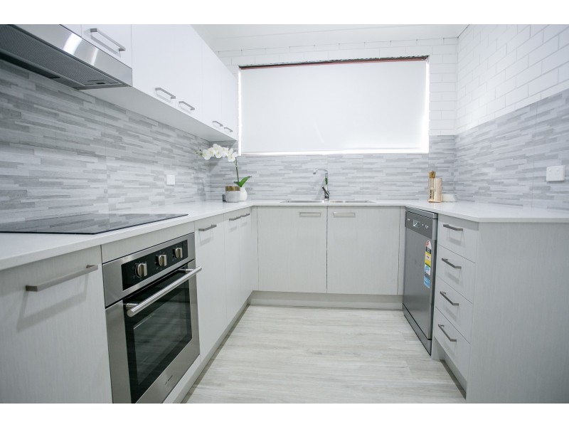 6/22-24 Duet Drive, Mermaid Waters QLD 4218