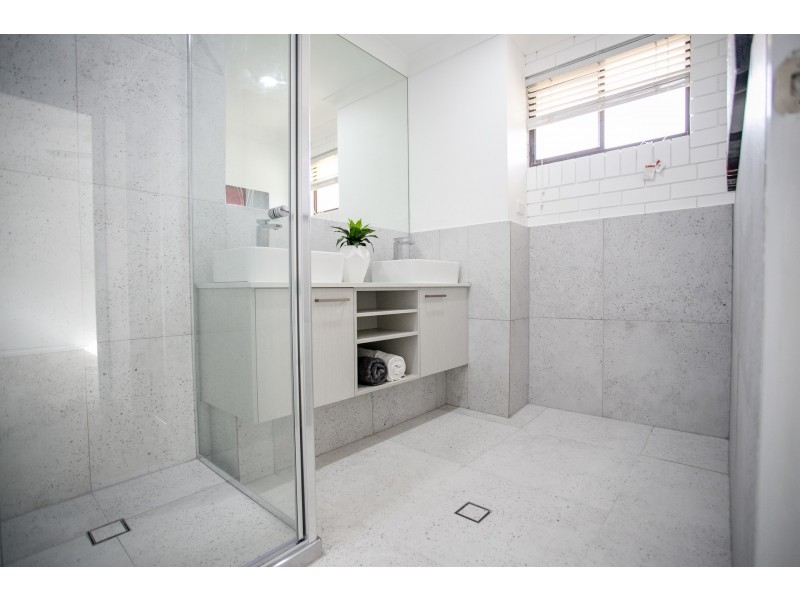 6/22-24 Duet Drive, Mermaid Waters QLD 4218