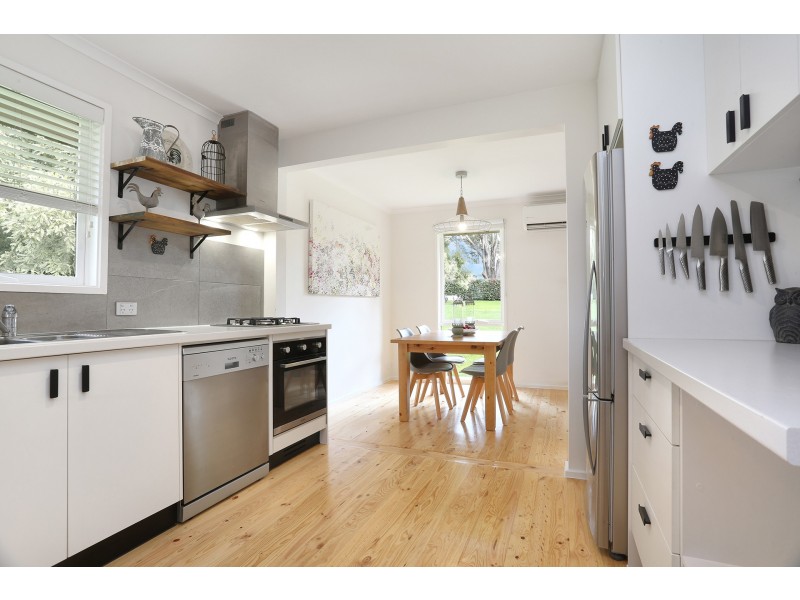 4 Couzens Lane, Romsey VIC 3434