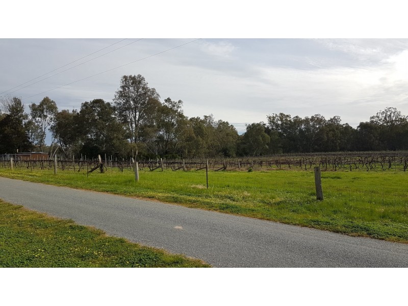 83 Smith Street, Oxley VIC 3678