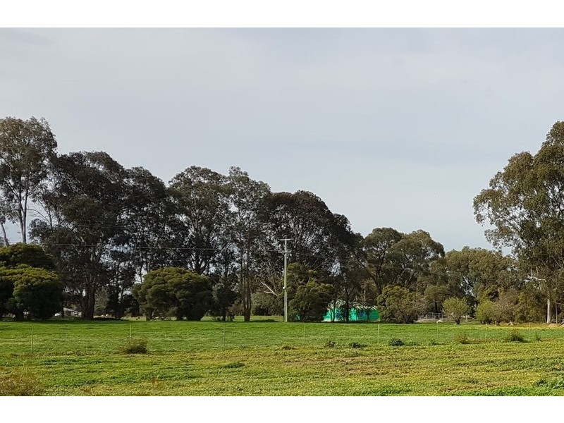 83 Smith Street, Oxley VIC 3678